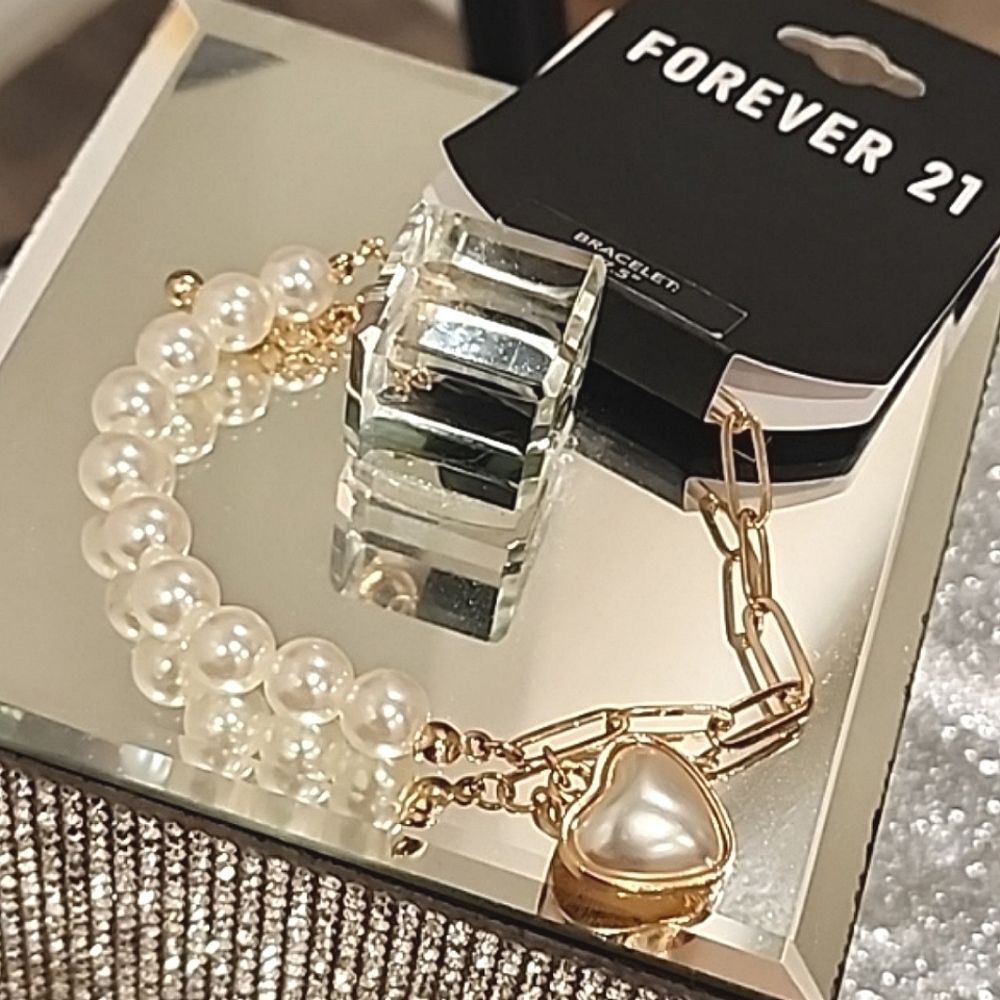 Forever 21 Heart Drop Faux‎ Pearl Bracelet